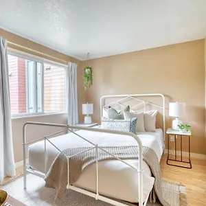 - Adorable Bright 1 Bed Near Ohsu Apartment Portland